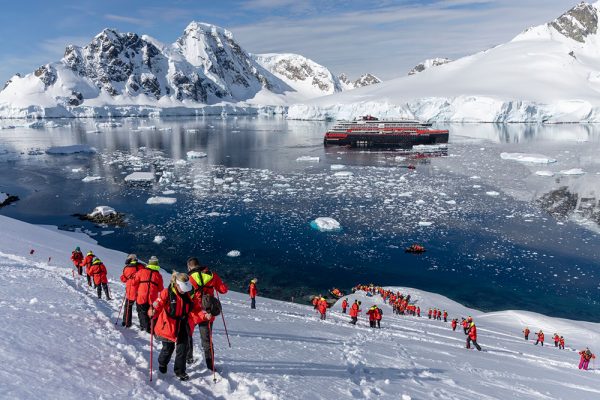 南極に上陸＆クルージング!毎日が探検の連続。