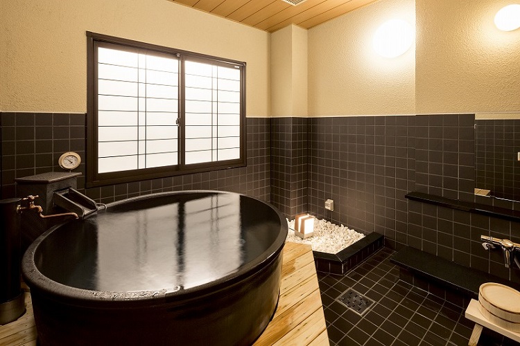 岩風呂・檜風呂・壷風呂　3種類の貸切風呂