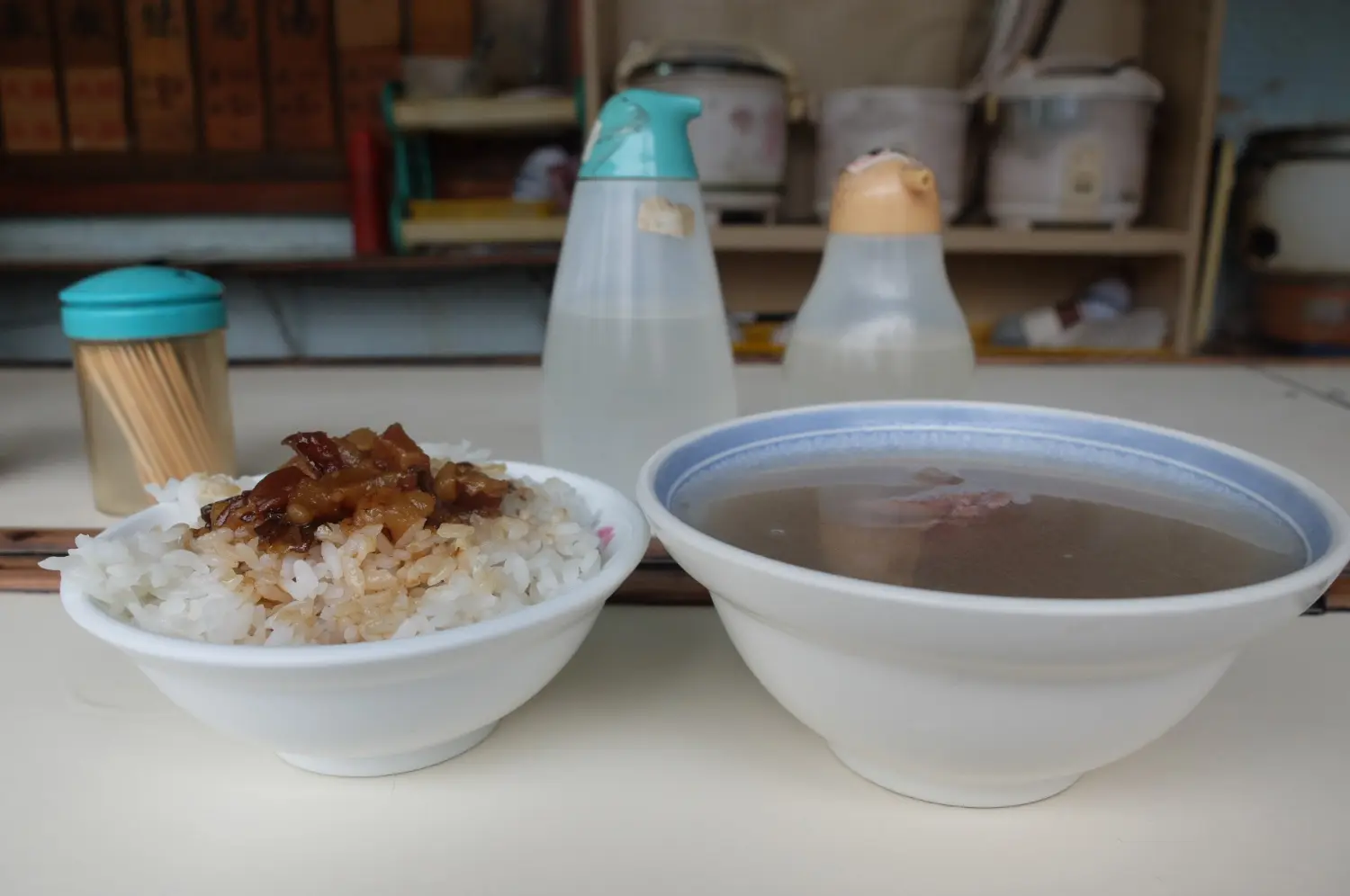 牛肉湯と肉燥飯