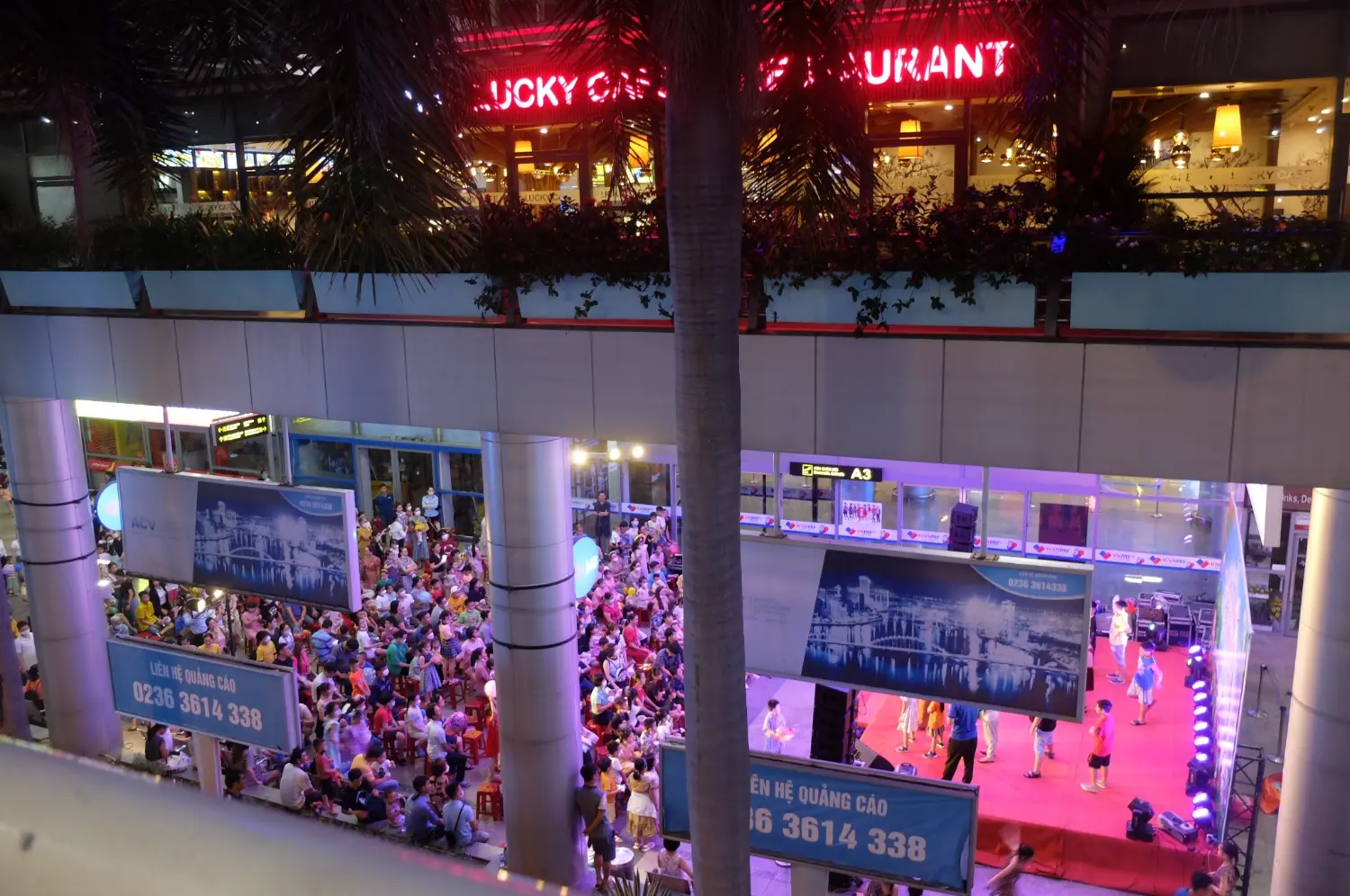 夜のダナン国際空港